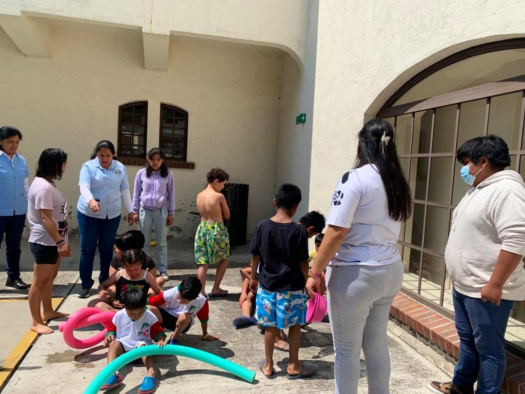 DIF_NMX's tweet photo. ¡Tarde de alberca en la Casa Hogar para Varones #CAHOVA! 🏊🏼

Todas las niñas, niños y adolescentes que viven Casas Hogar tienen derecho a la convivencia, la diversión y actividad física para su pleno desarrollo. 

@nurifernandeze https://t.co/HxJgK8CUHz