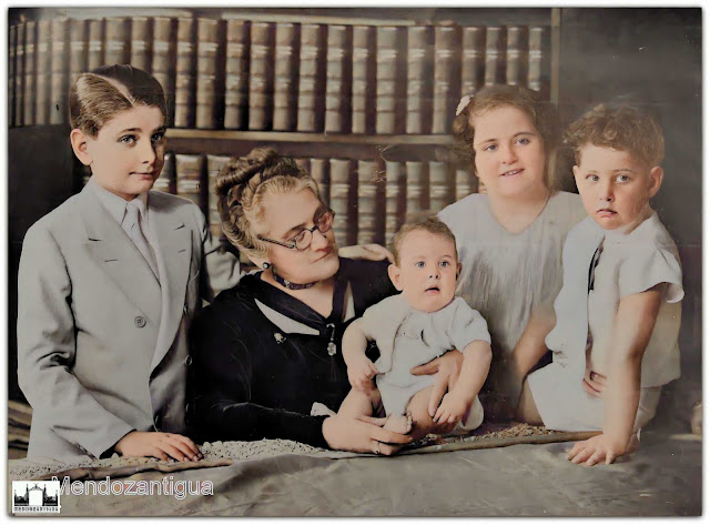 MendozAntigua's tweet photo. Sociales. Roberto y Elena Arizu Escorihuela; Alejandro y Miguel Mathus Hoyos Escorihuela, Abuela Cándida Donaire de Escorihuela (año 1937) Mendoza

https://t.co/WSbdW4nfBp

#sociales #Arizu #Escorihuela #mathushoyos #mendozantigua https://t.co/cpN9guQZrv