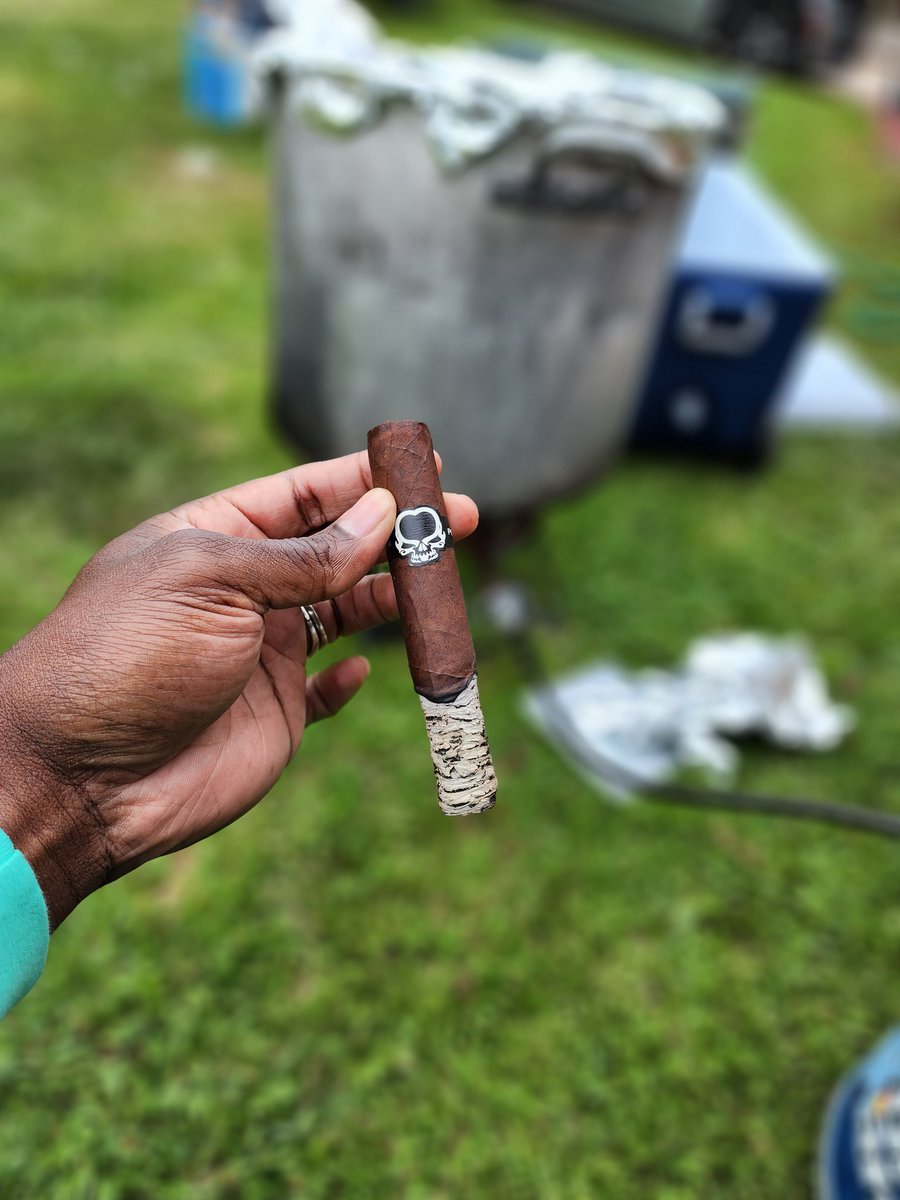 LewDawg85's tweet photo. #ThatAshThough #CigarLife #SmokeChronicles #SmokeSession #SmokeSumBitch #Asylum13 #PCA2022 https://t.co/GlsORxEr45