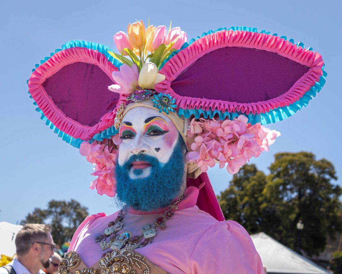 thisisfrancis's tweet photo. Easter in the Park with @sfsisters and more…
.
.
.
#easter #happyeaster #hunkyjesus #drag #dragqueen #dragqueens https://t.co/SQI2vPeO7R