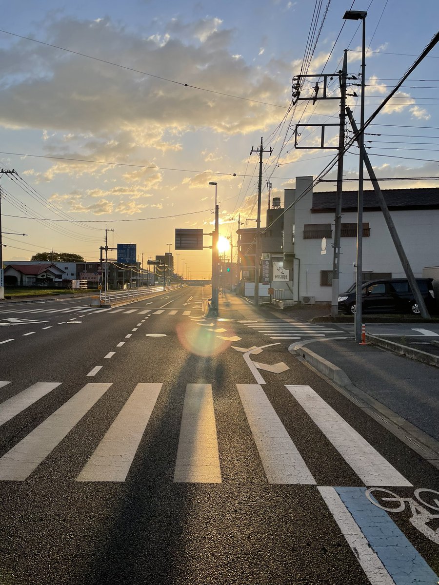 ZEROSECURI27153's tweet photo. おはようございます☀️
週の始まりからとてもいい天気ですね(๑•̀ㅁ•́ฅ✨
#水分補給 しっかりしましょう🥤

今週���ご安全に🫡

#警備員 #ガードマン #女子警備員 #交通誘導 https://t.co/WIWa8xD0wI