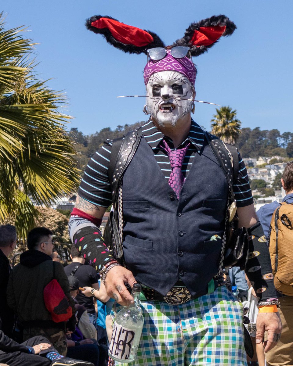 thisisfrancis's tweet photo. Easter in the Park with @sfsisters and more…
.
.
.
#easter #happyeaster #hunkyjesus #drag #dragqueen #dragqueens https://t.co/mxYhOowHXx