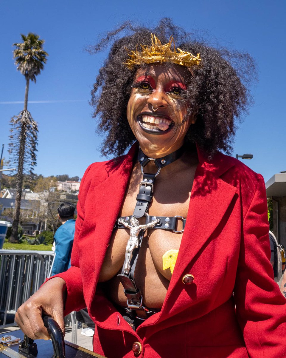 thisisfrancis's tweet photo. Easter in the Park with @sfsisters and more…
.
.
.
#easter #happyeaster #hunkyjesus #drag #dragqueen #dragqueens https://t.co/mxYhOowHXx