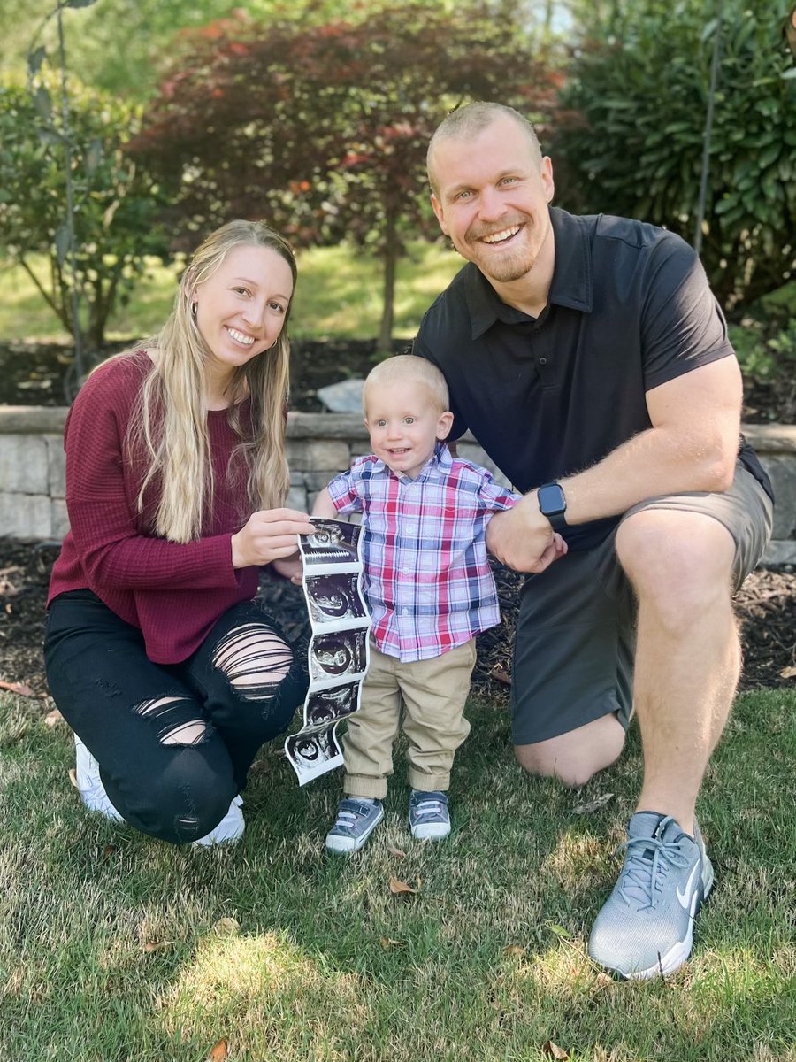 JeffWard53's tweet photo. Happy Easter from our growing family! 

Baby Ward #2 will be here in October! https://t.co/WuG0KDkIkg