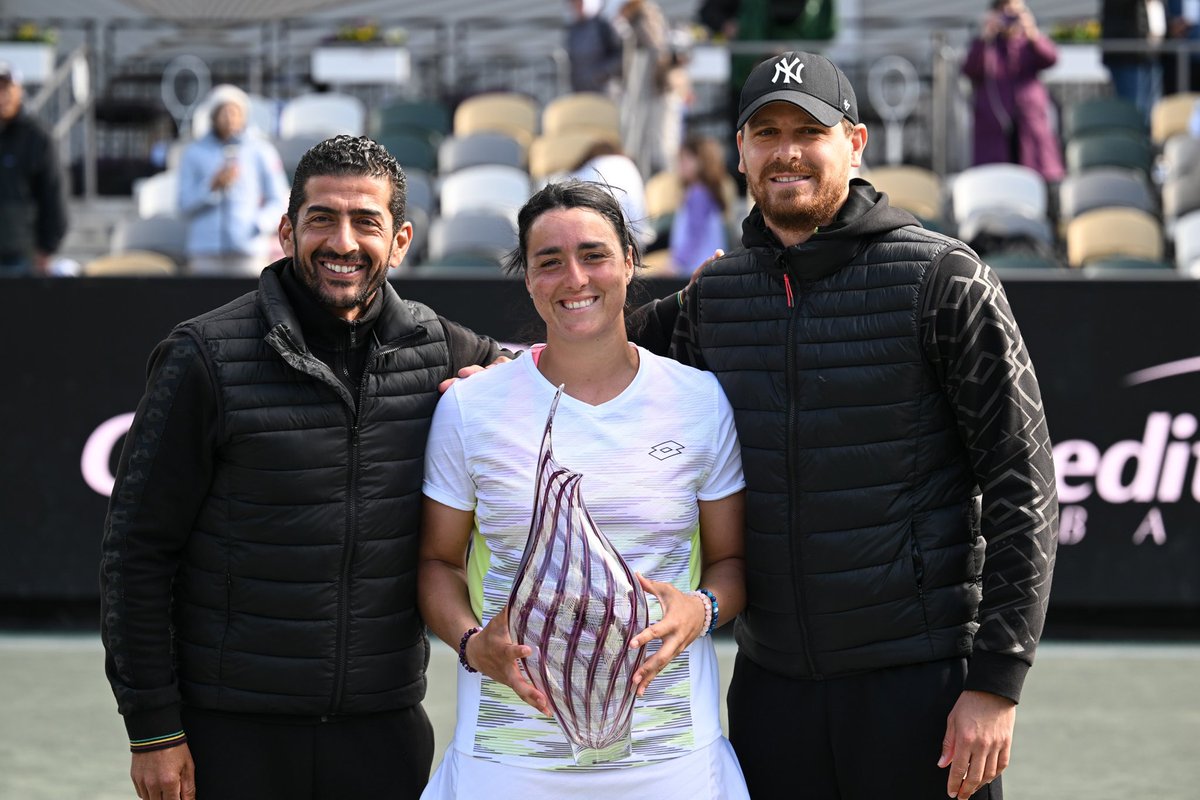 Ons_Jabeur's tweet photo. Thank you @CharlestonOpen I’m so happy with this title ❤️🙏🏼 @BelindaBencic congrats on another spectacular final. My #TeamOJ I love you, you guys are the best 🫶 https://t.co/YqTBrC47pj