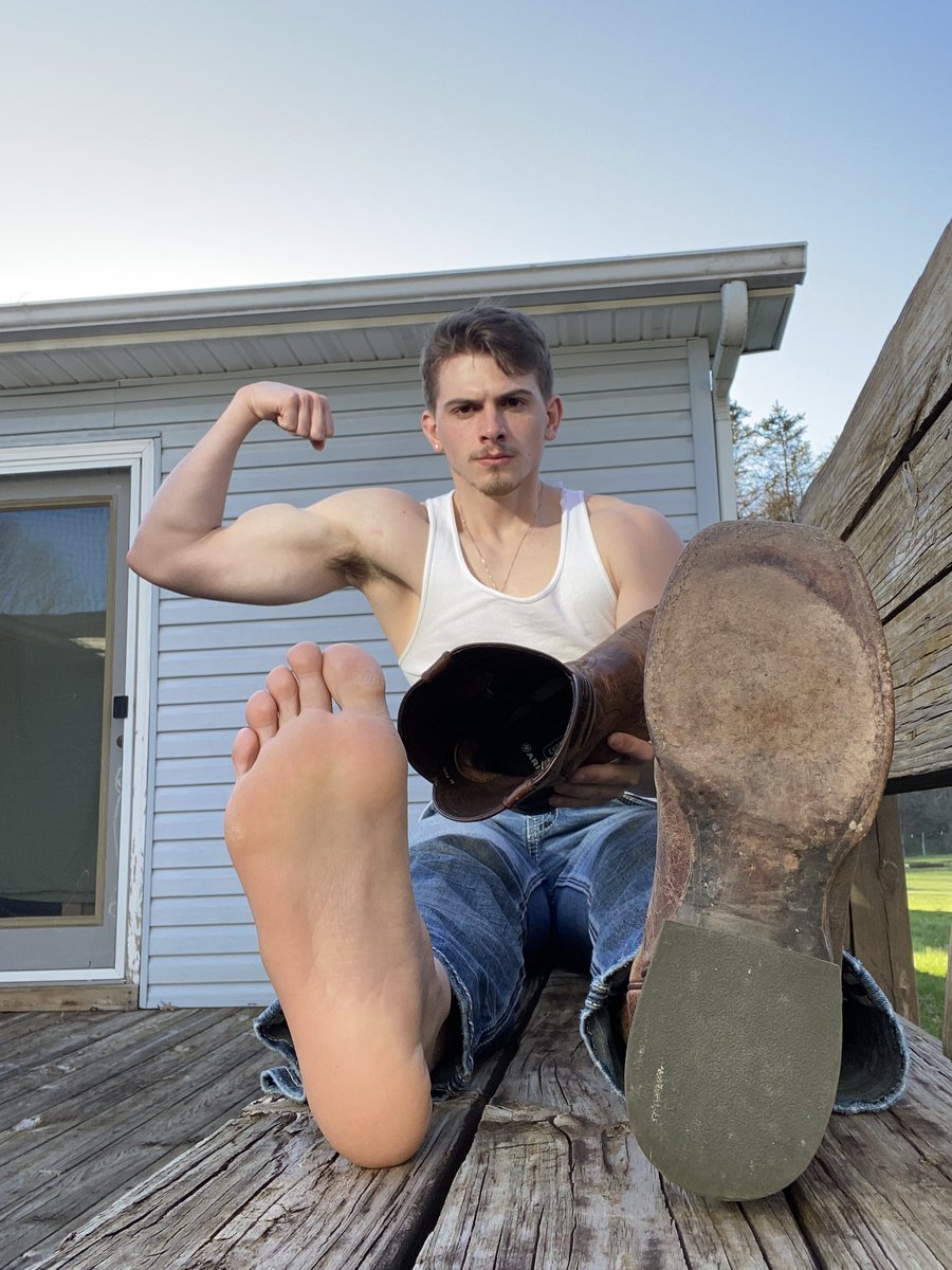 AlphaJT_'s tweet photo. happy easter boys. after you get done celebrating i’ll be waiting right here for my easter basket to fill up with cash. there’s plenty to sniff up and send to. you’ll be like an egg that’s about to hatch resisting to send what’s mine😈 https://t.co/oEhyXSzgQg