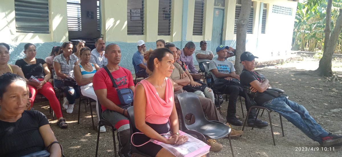 IprMario's tweet photo. #VamosConTodo. Variados y profundos debates suscitó el tema de rechazo a las adicciones abordado en la Escuela de Educación Familiar del día de hoy.
@elsa_ena 
@FundichelyRosa 
@hechavarr4 
@AlcoleaOscar 
@MarielaDouglas1 
@GuerraNapoles 
@CubaMined 
@dpestgo 
@FrenteDme https://t.co/2ttVerMhnl
