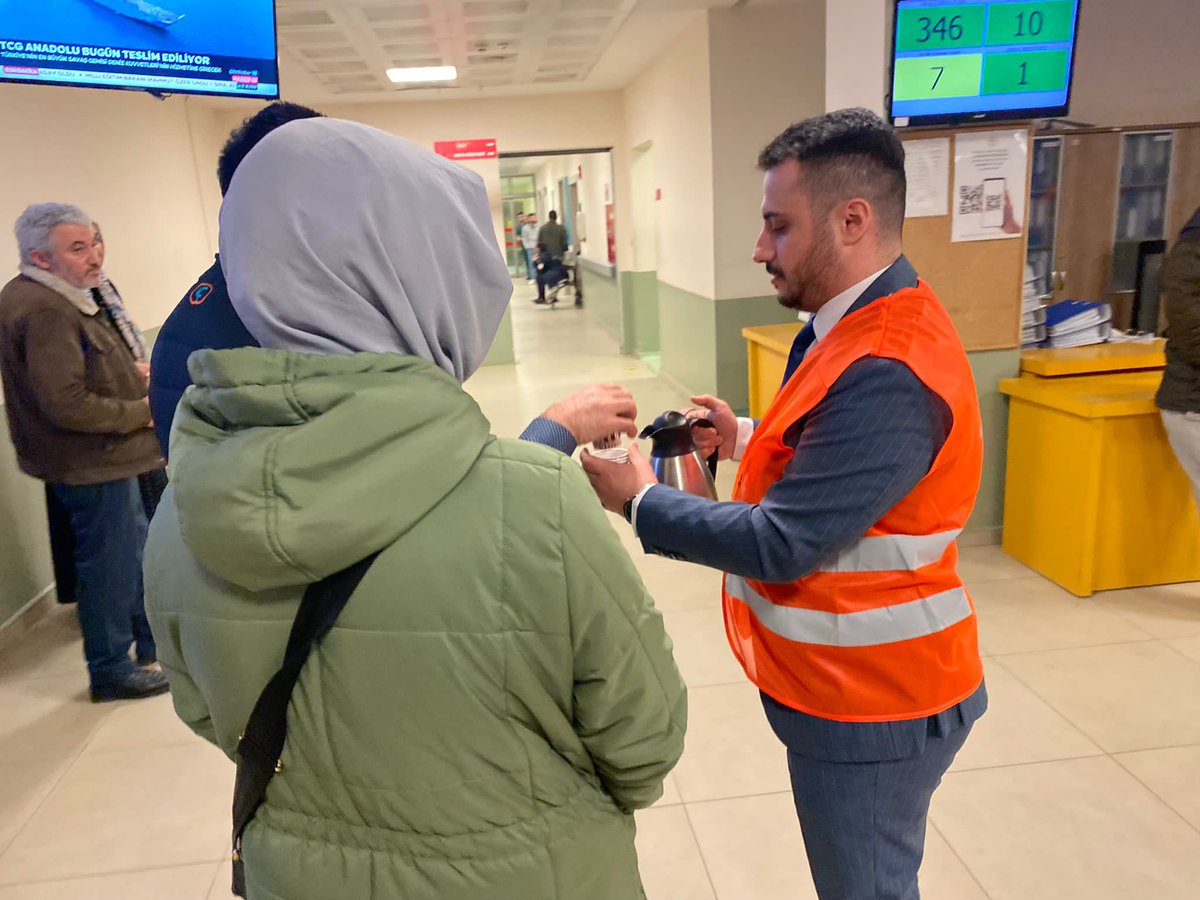 AK Gençlik Çekmeköy 🇹🇷 (@akgnccekmekoy) on Twitter photo Gönülleri ısıtıyoruz☕️🧡
İl GK Başkan Yardımcımız <a href="/ahmetkadircakir/">Ahmet Kadir Çakır</a> , 1. Bölge Teşkilat Başkanımız <a href="/M_BurakCiftci/">Muhammet Burak Çiftçi</a> ve İl GK Yönetim Kurulu Üyemiz <a href="/talhatarik/">talha tarık</a> ile Çekmeköy Devlet Hastanesinde çay ikramında bulunduk. Gönülleri ısıtıyoruz☕️🧡
İl GK Başkan Yardımcımız <a href="/ahmetkadircakir/">Ahmet Kadir Çakır</a> , 1. Bölge Teşkilat Başkanımız <a href="/M_BurakCiftci/">Muhammet Burak Çiftçi</a> ve İl GK Yönetim Kurulu Üyemiz <a href="/talhatarik/">talha tarık</a> ile Çekmeköy Devlet Hastanesinde çay ikramında bulunduk.