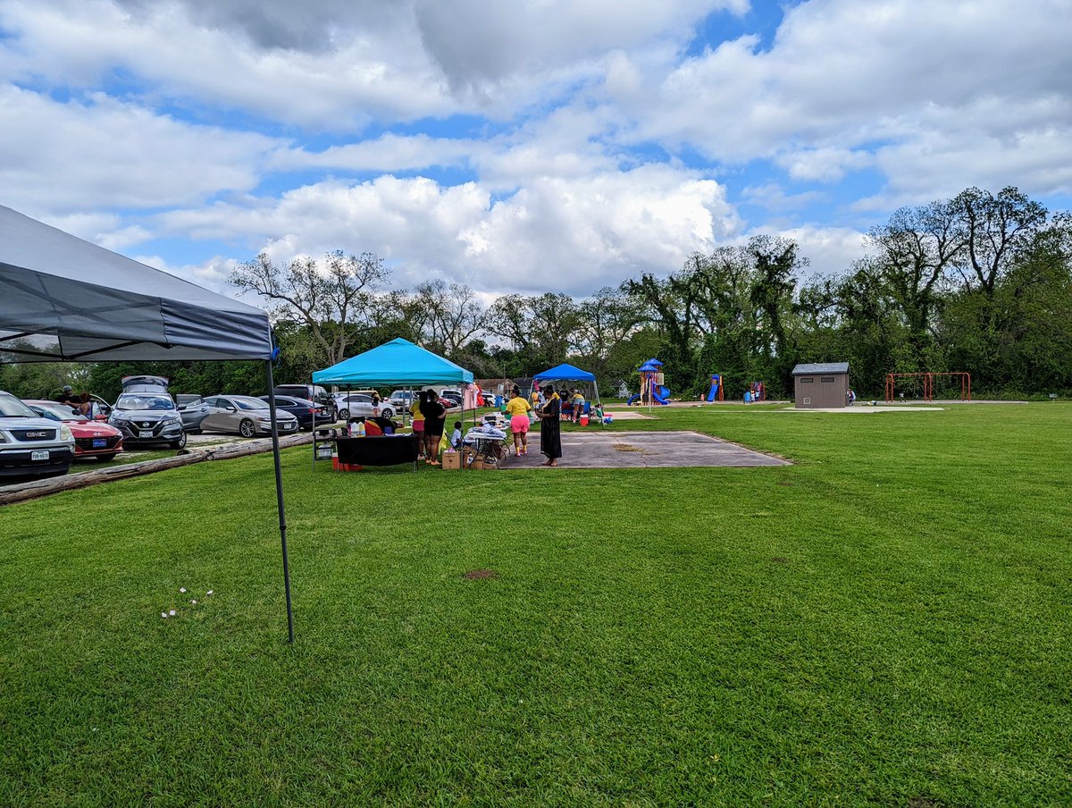 AmaniTmo's tweet photo. Store 216G out here in wharton for the annual Spring Fest w/ the Sister Sista Inc. #HappyEaster #SpringFest #WhartonWizards #Store216G https://t.co/MqvOIWO405