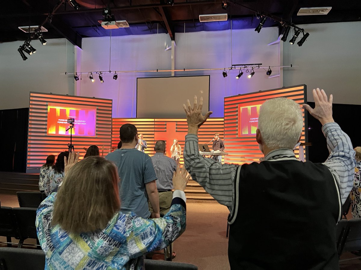 CrosspointWC's tweet photo. He is risen! We loved celebrating JESUS with you this morning! Happy Easter! 🙌🕊️🎈

#CrosspointWC #Charlotte #Easter 
#church #UniversityCity #UNCC https://t.co/0Y8mFVfxJI