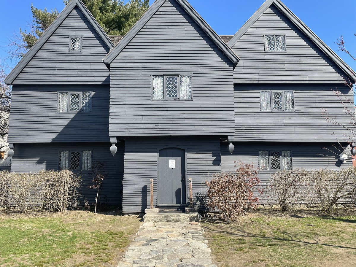 tywritesthings's tweet photo. Spent the weekend in Salem. Spending Easter watching HOCUS POCUS. 100/10, no notes. https://t.co/91JF7PvZWB