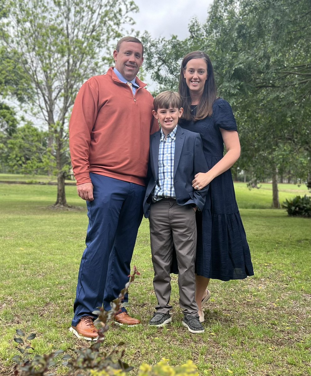 CaseyMooreEDU's tweet photo. Happy Easter from the Moores! https://t.co/jl9I4uyctU