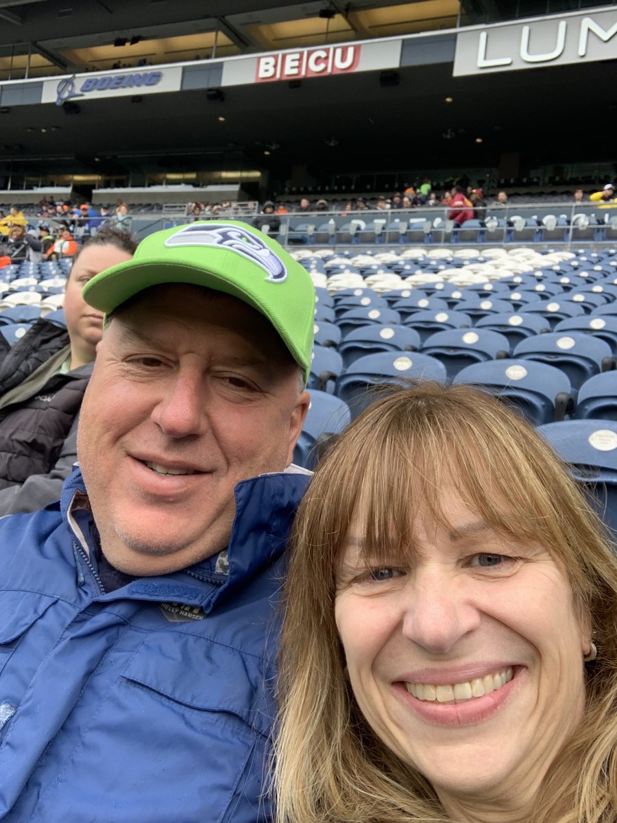 MabelsMom07's tweet photo. Let’s go Seadragons #breathefire here to cheer on our home team to the playoffs https://t.co/CBnR8tfRYB