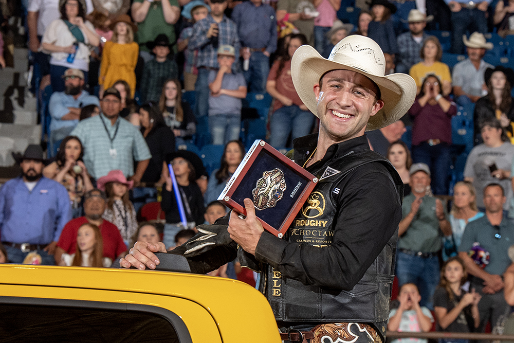 @SageKimzey returned dominating status on #EasterSunday by winning both rounds and the average title at the @SASSRARodeo @PRCA_ProRodeo #XtremeBulls title. It's the seven-time world champ's first win since his shoulder injury. twistedrodeo.com/2023/04/09/kim… 📸Ric Andersen