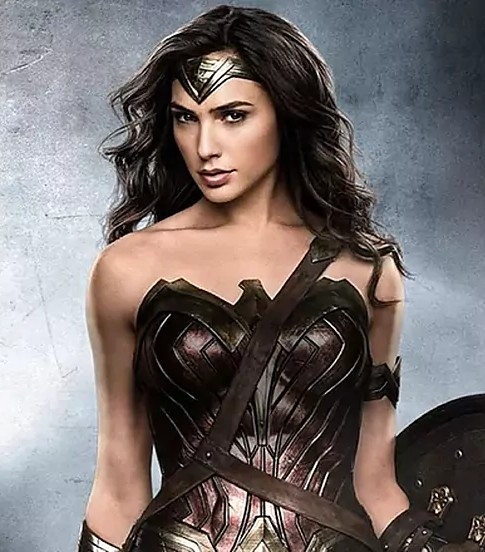 MissHurton's tweet photo. @DamienHaas @GalGadot and @AlysonTabbitha https://t.co/SSzyIh5yJQ