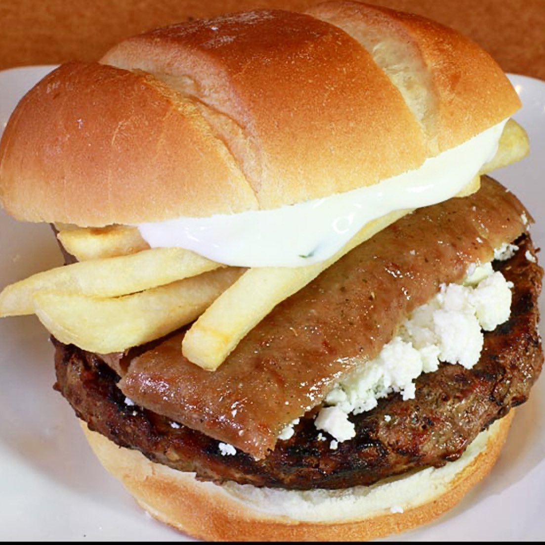 Chicago_History's tweet photo. A burger with gyros &amp; feta cheese. Yes or No?

#ChicagoHistory ☑️ https://t.co/l277kfCizi