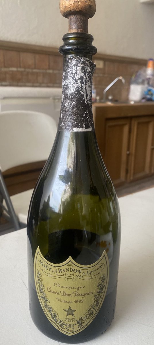 valdezrocket's tweet photo. Celebrando las 27 temporadas de mi compadre @GuillermoCelis y las que faltan primero Dios !! Me acompaña doña cristal cosecha 1992 #Entonchi !! #MLBxESPN https://t.co/G3scjFdlKO