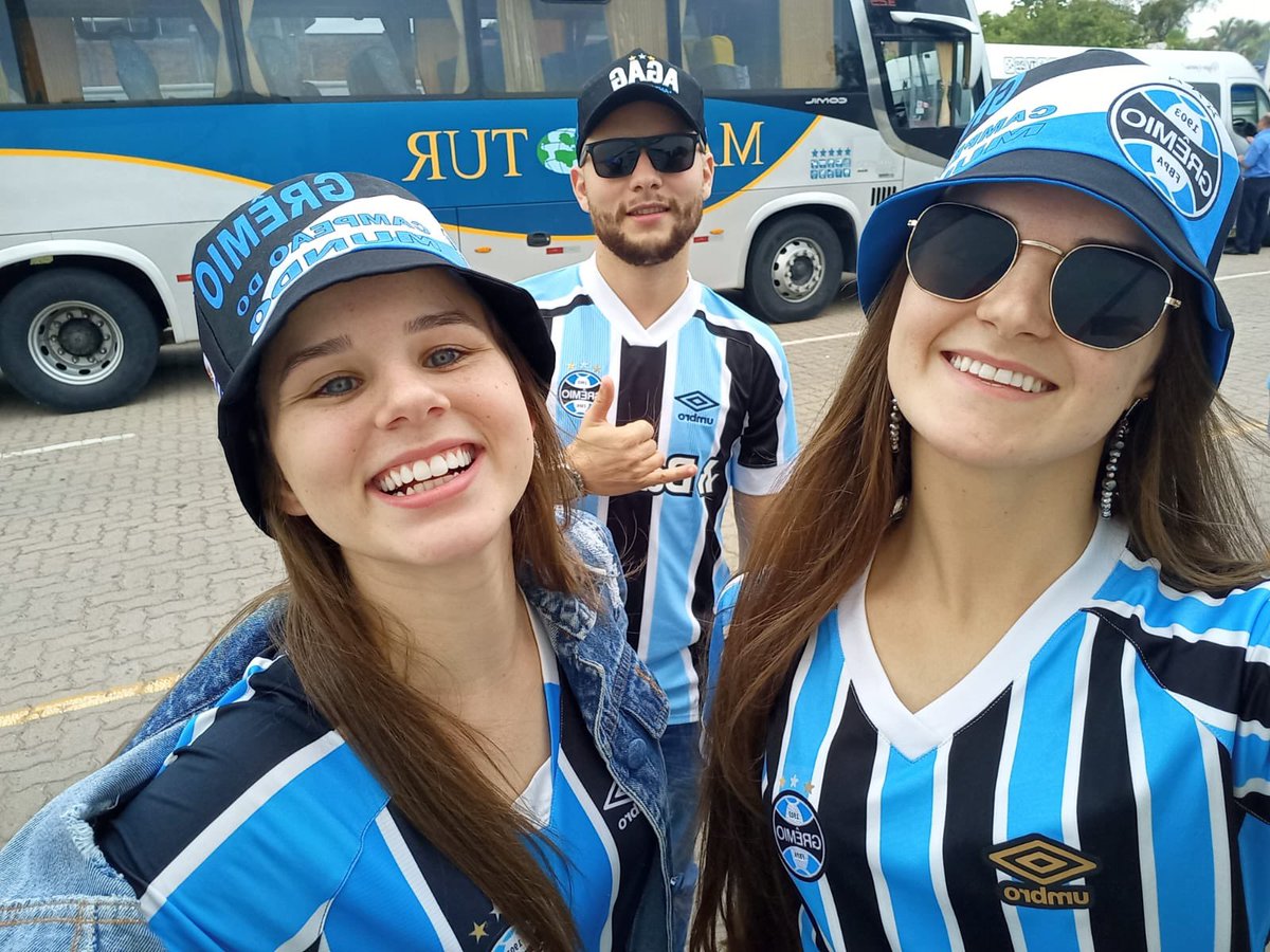 LairaDalberto's tweet photo. A imprensa nos chama de delinquentes Não entendem o que o Grêmio é para a gente Desde cedo, me ensinaram a te seguir🎶 https://t.co/IVLkZ9cNYG