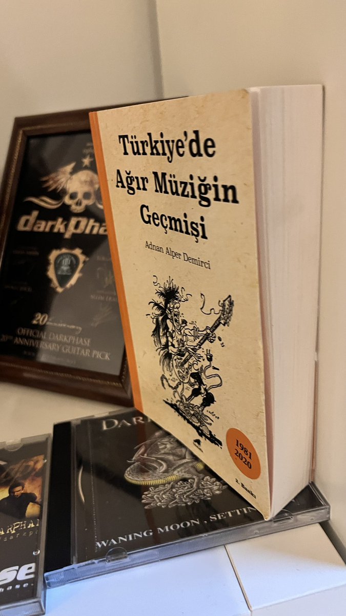 Tarihin bir parçası olmak müthiş bir gurur. Sevgili Alper Demirci muhteşem bir kitap yazmış. Türkiye’de ağır müziğin temsilcilerinden biri olarak çok teşekkür ederiz… @trde_agir_muzik