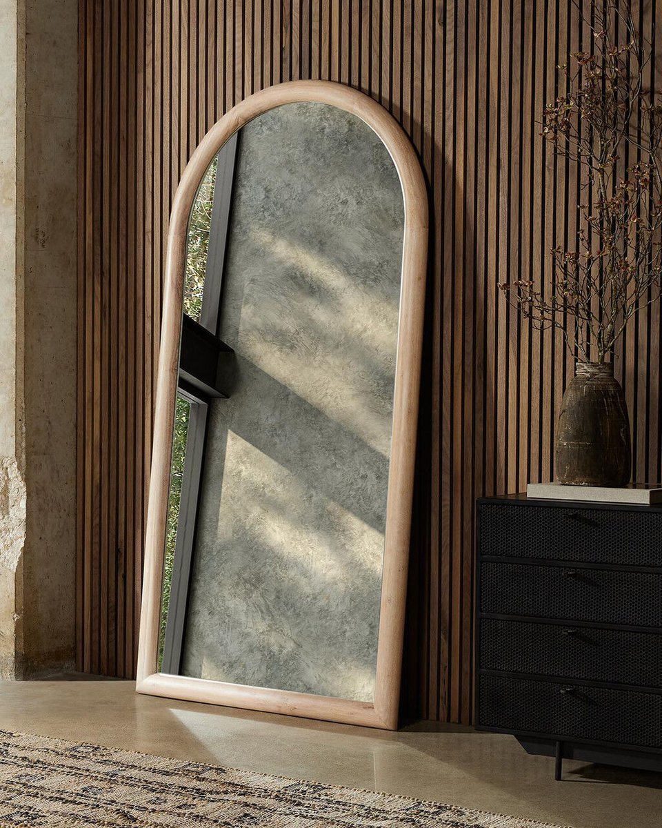 clutch_modern's tweet photo. Transform your space with stunning decor mirrors! 🌟 These versatile pieces not only add depth and light to your home, but also create a feeling of elegance and style. Time to level up your interior design game! 💫✨ #HomeDecor #Mirrors #InteriorDesign #design #modern https://t.co/f8R7clFgDP
