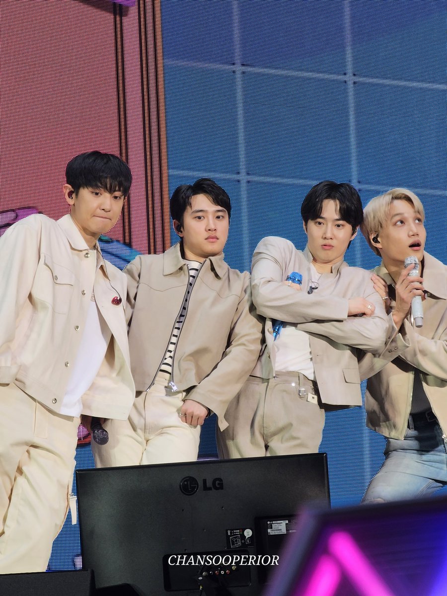 CHANSOOperior's tweet photo. Here's  another adorable photo sequence of Chanyeol, Kyungsoo, Junmyeon and Jongin during the game 🤣🤣🤣🤣

EXO’CLOCK FANMEETING 
#ItsEXOTime
#EXOCLOCK_D2
#EXO @weareoneEXO https://t.co/96zOoshykA