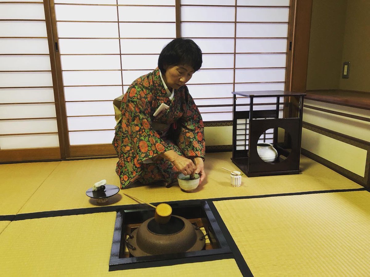 Nansogakusha's tweet photo. 【春の南学祭🌸お茶席のご案内🍵】

4/22の南学祭にて、
鴨川・江見の岡田茶道教室の皆さんが、南総学舎のお庭で呈茶をしてくださいます。

お作法など知らなくても大丈夫☺️ 自然を感じながら気軽にお茶を楽しんで頂けます。

日本とケルト、文化の融合も楽しみ💫

#南房総
#野点
#野外イベント 
#茶道 https://t.co/ECONdp0D66