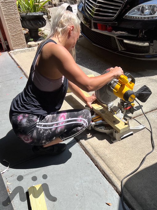 There is nothing better than grabbing some hard wood! Cum get a look at my grip on my Onlyfans!  https://t<a href="/tag/showershow"class="tags"><span>#showershow</span></a>