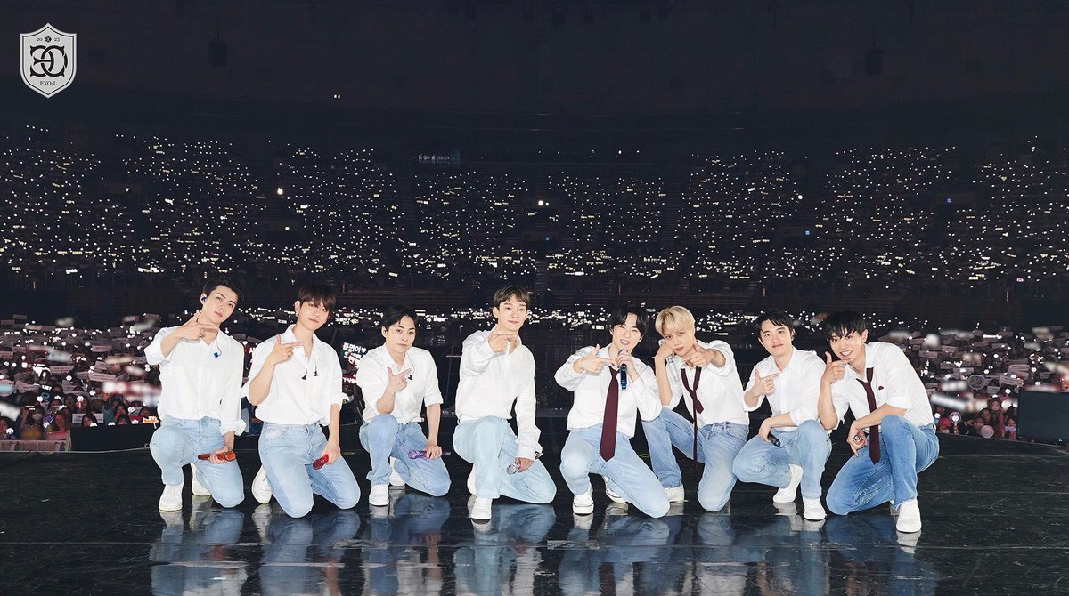 ⭐ Liat foto ini bahagia bukan karna EXO ot8 aja, tapi karna wira blur slogan para solo stan 🤣