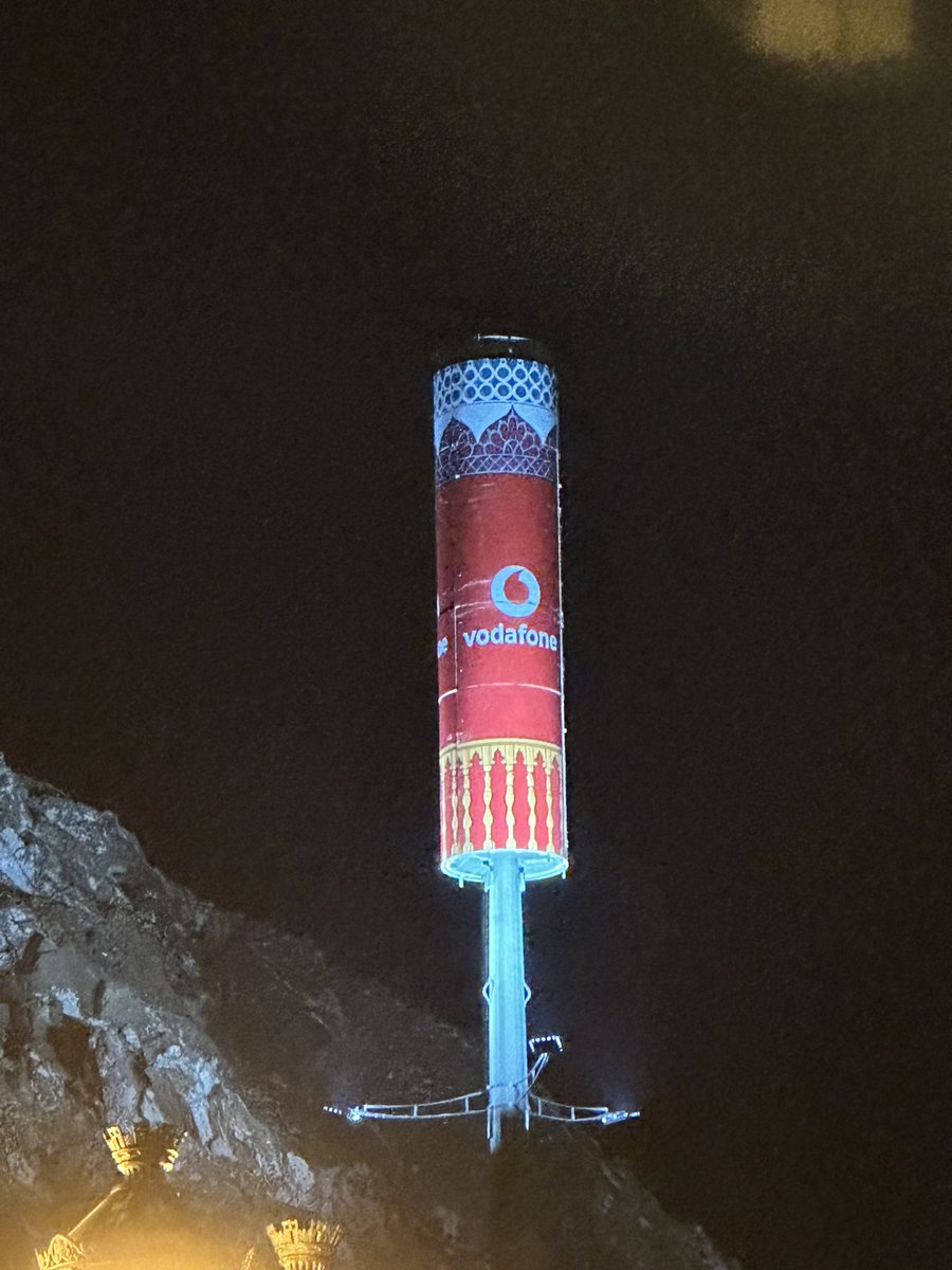 upendrapieris's tweet photo. 5G is now in Oman… 
#5G #oman #Vodafone #travelphotography #omani https://t.co/ocGcYwZQE9