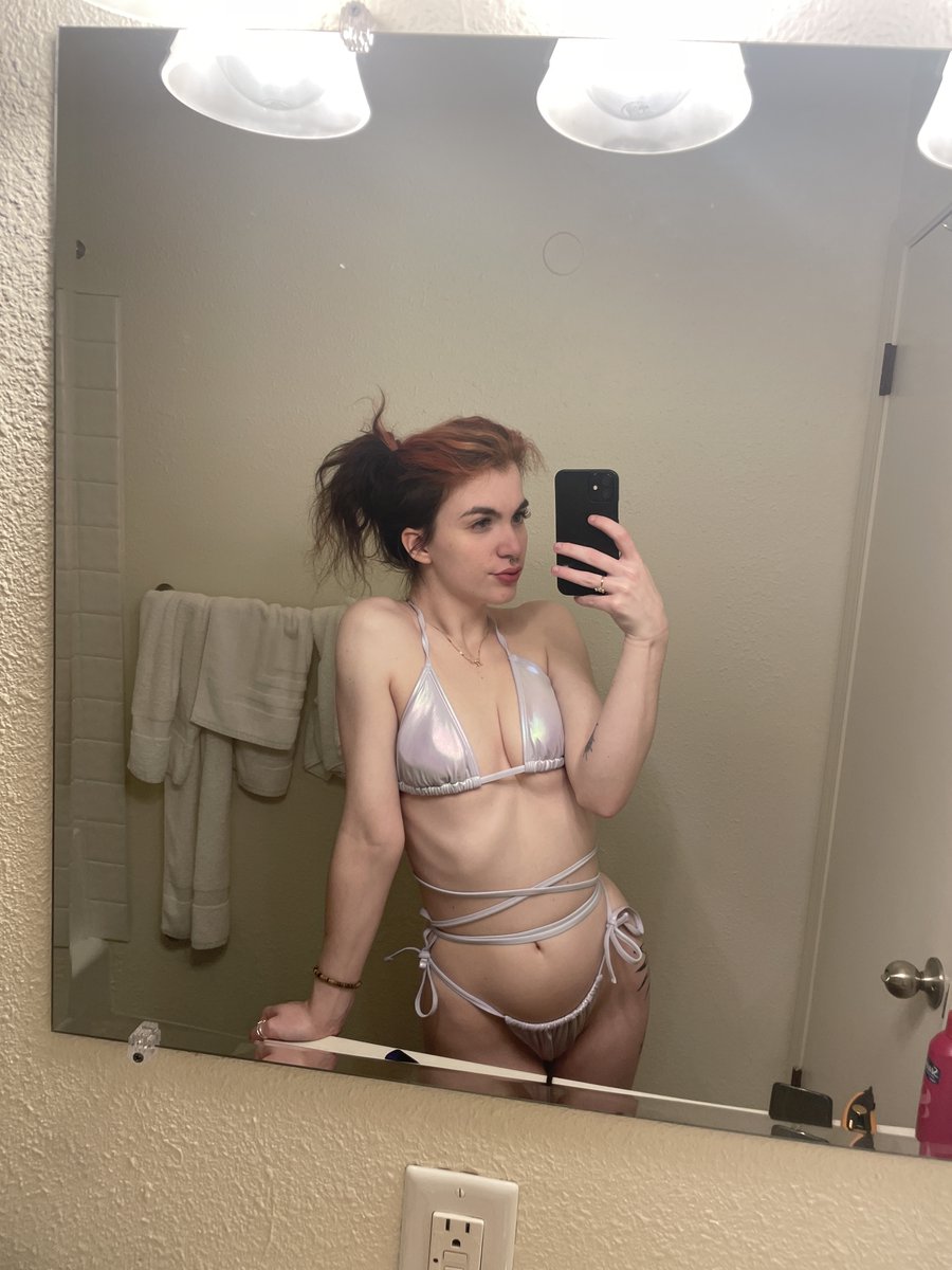 haileywaifu69's tweet image. Would you fuck me yes or no?