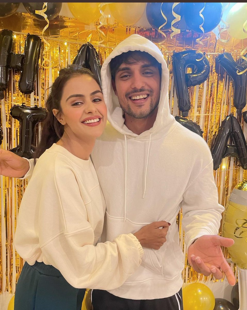 Guru_ji_ko's tweet photo. According to you Who is best couple?  

 RT for      #TejRan 

 Like for   #PriyAnkit 

#TejasswiPrakash #PriyankaChaharChoudhary #KaranKundrra #AnkitGupta #Biggboss16 #Biggboss #BB16 

 📷 RT.                                                     ♡ Like https://t.co/lsysFH4Vaz