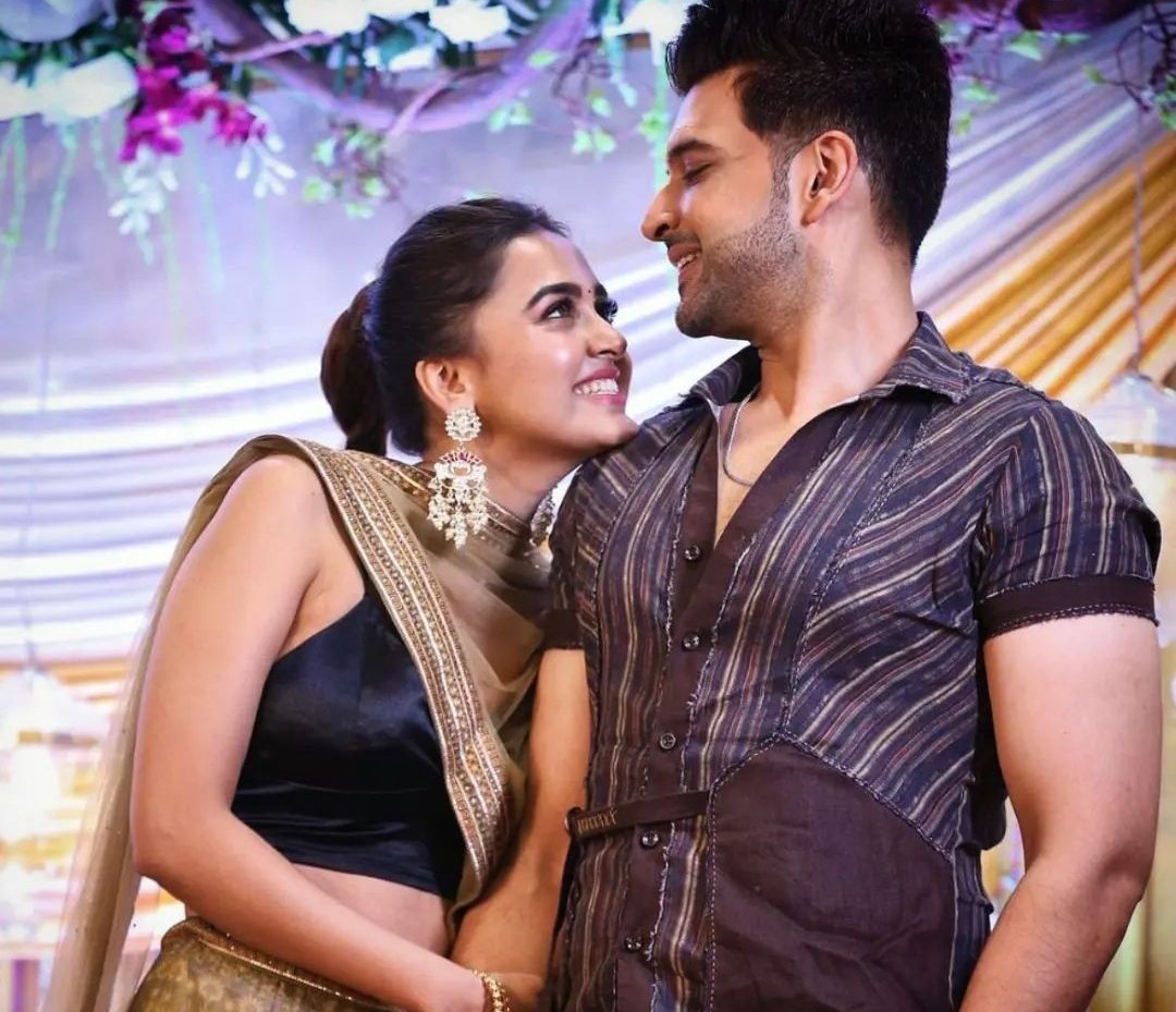 Guru_ji_ko's tweet photo. According to you Who is best couple?  

 RT for      #TejRan 

 Like for   #PriyAnkit 

#TejasswiPrakash #PriyankaChaharChoudhary #KaranKundrra #AnkitGupta #Biggboss16 #Biggboss #BB16 

 📷 RT.                                                     ♡ Like https://t.co/lsysFH4Vaz