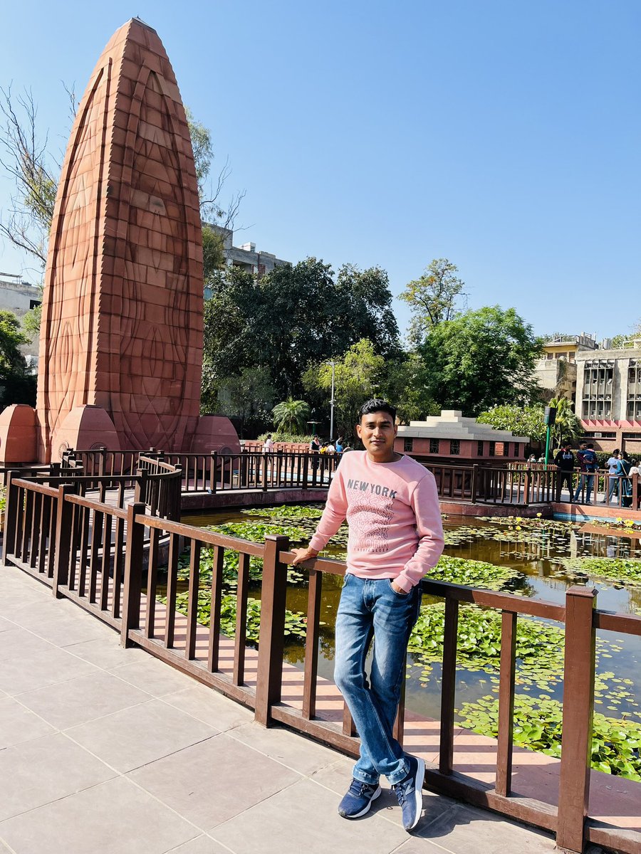 चंडीगढ़(रॉक गार्डन),अमृतसर(स्वर्ण मंदिर, जलियांवाला बाग़) और बाघा बॉर्डर पंजाब की बहूत ही प्यारी जगह।🩷🩷