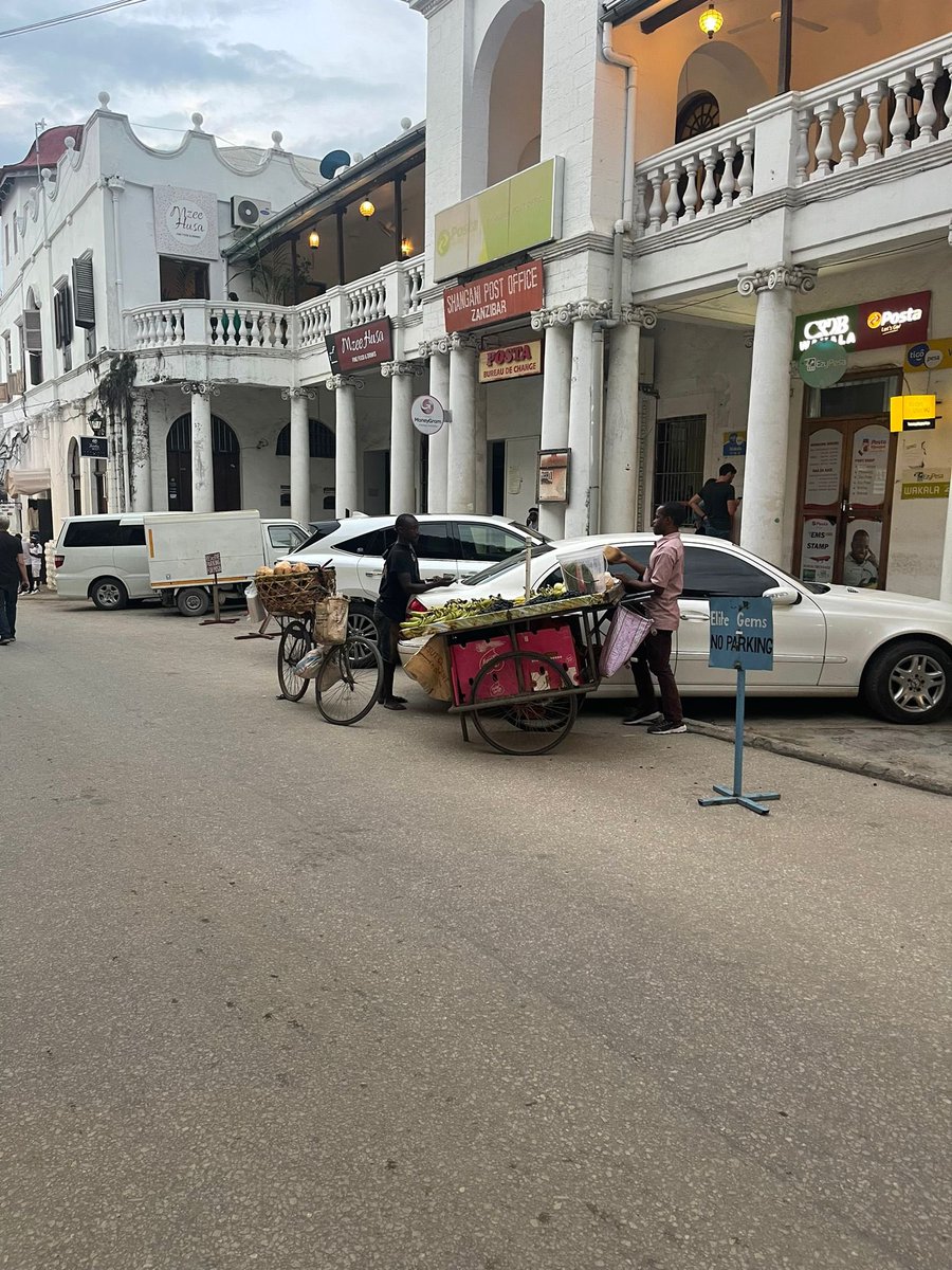 3ashou's tweet photo. “The Shangani Post Office, or Old Post Office (how we call it now) was designed by the British architect J.H. Sinclair in the Saracenic style. It was inaugurated in 1906 and served as Zanzibar's main office.” #shangani #stonetown #zanzibar https://t.co/elbFauTnbN