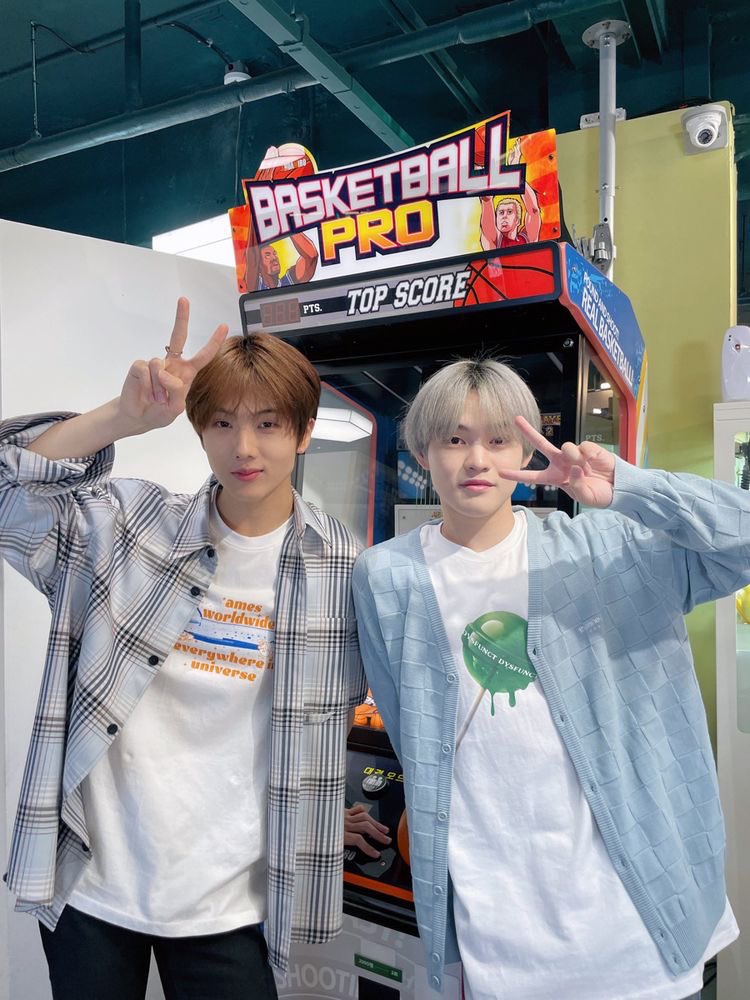 _httpjs's tweet photo. ?????literally them https://t.co/Q4Ids8jTas