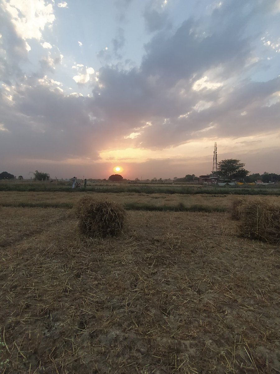 ❤️Mera Ishq itna ashan nahi ki tum mere otho ki lavas se payegi, uske liye meri dil ki dhadkan ko apne dil mahshush karna padega😍 
#shayri #morningwood #morningvibes #Mondayvibes #netural