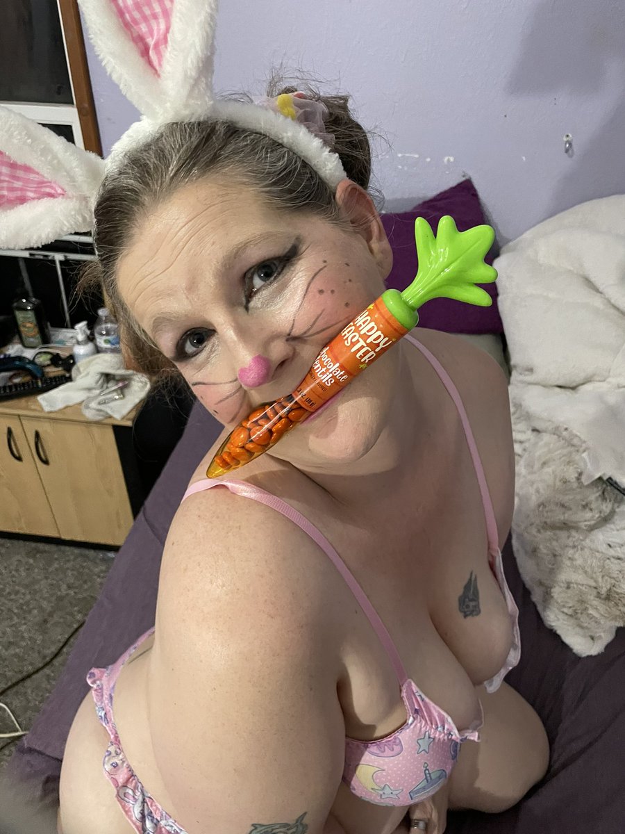 Pinklippedprin1's tweet photo. Happy Easter Easter bunny 😈💕,#kinkypinky,#ddlg ,#bondage,#curvygirlsrock,#piercednipps,#littlefun, https://t.co/UZUngNKDJv https://t.co/R4rG4VE7Vd