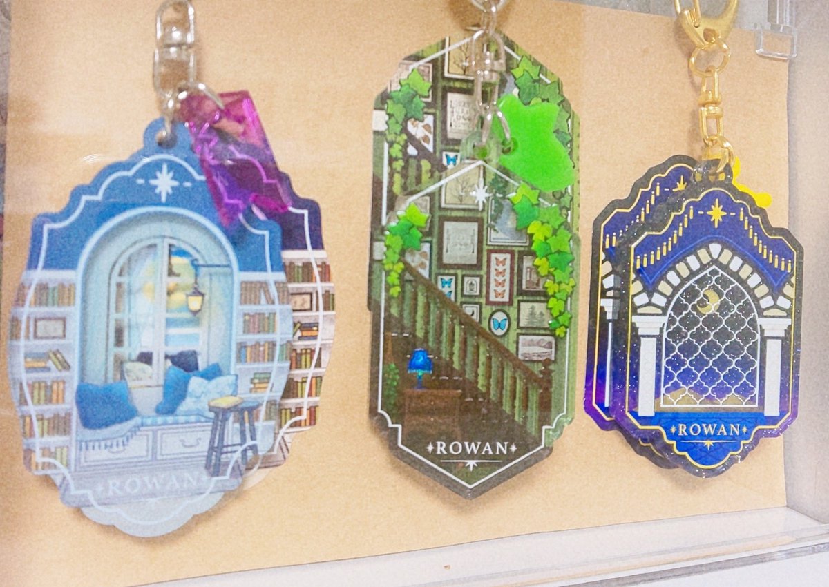 ChuHamster's tweet photo. #rowan0328 さんのアクキーやっと落ち着いて飾れた！！うーん壮観✨
アクスタの飾り方ちょっとまだ考え中〜 https://t.co/EFtihB3TcH