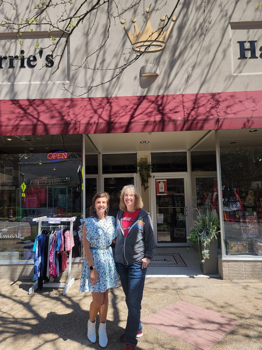 CarrieTergin's tweet photo. What a cool surprise running into Gina Goff @GoffProductions on High Street! Her family owned this building years before it became @CarriesHallmark! A super-talented producer, check out her fun film @SeniorMomentMov if you haven't already! #JCMO #MayorTergin #HallmarkMayor https://t.co/gRXHR1DHhz