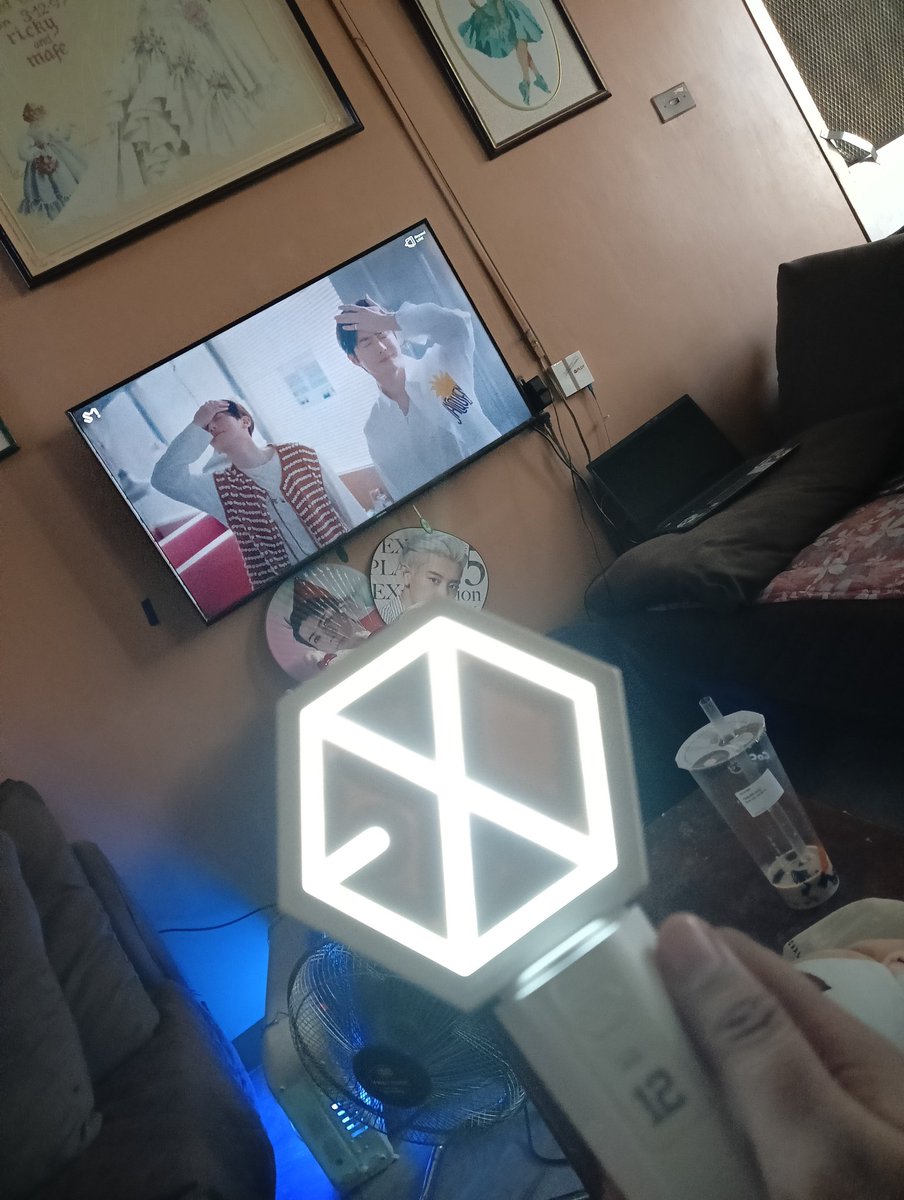 Monamijoy's tweet photo. EXO’CLOCK with EXO-L's
#11YearsWithEXO #Eterna11oveForEXO #엑소와_함께하는_영원한_청춘 
#TimeForEXO 
#EXOCLOCK_D1
#EXO @weareoneEXO https://t.co/Xfsz0UAtJf