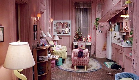 es0tericshawty's tweet photo. selina kyle’s apartment in batman returns  😫😫 https://t.co/Ijhsb8VxPj