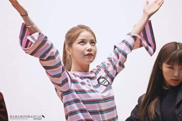 LManomoon's tweet photo. No soy creyente, pero ahorita le ando rezando a todo lo que veo para que #MAMAMOO venga a México

#MYCON_EN_MEXICO
MEXICO LOVES MAMAMOO
@RBW_MAMAMOO https://t.co/2UUqA8ZuNR