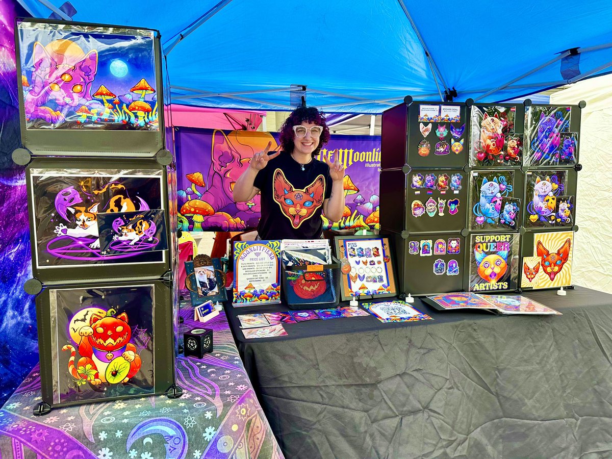 TuckBeck's tweet photo. Moonlitfiend showed up, & showed out!!! I absolutely love her artwork, & had fun talking to her at Mills Mart today. 💜
.
https://t.co/vhQnp4uhTc
.
#MillsMart #OrlandoFlorida #Easter
#EasterBlogger #MillsMartOrlando
#Artist #Artwork #Moonlitfiend
#Orlando #EasterBucketList ❤️ https://t.co/jYWkCE16qb