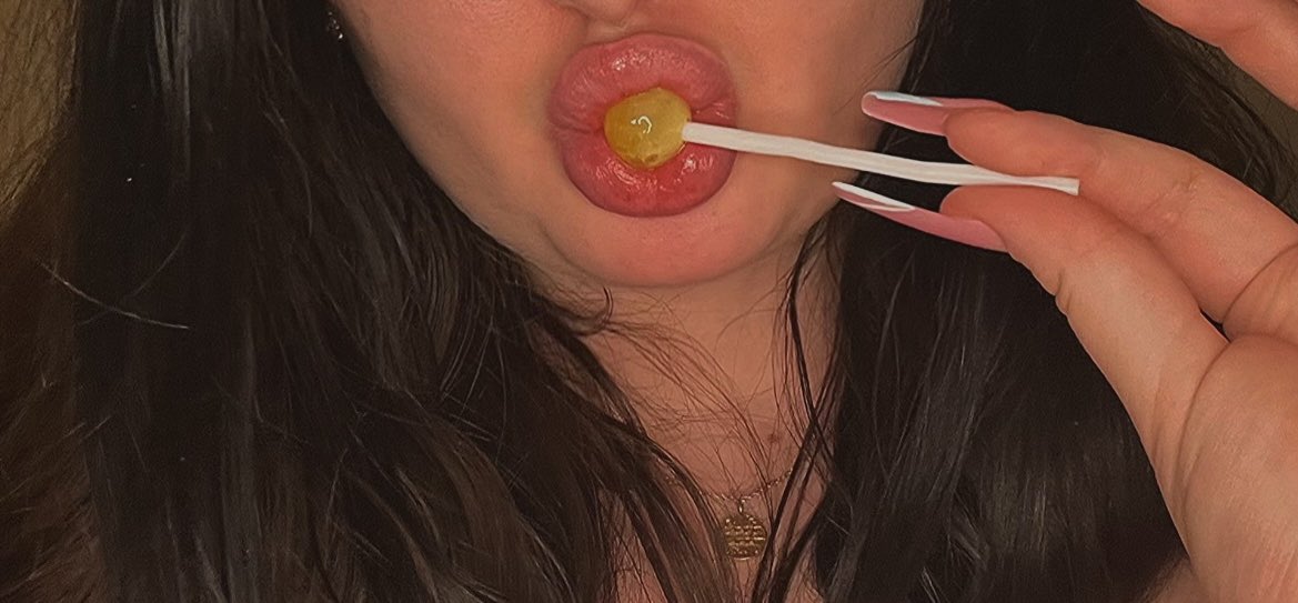 juicybabevip's tweet photo. Can I lick you like this lollipop https://t.co/PVykgU4pHC