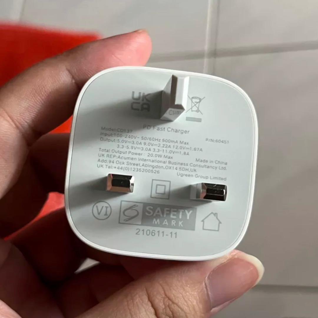 theiceraf's tweet photo. Kepada iPhone users, kalau adapter korang rosak/hilang, please beli brand ugreen ni. Dahlah fast charging, sama jer macam original punya. Yang penting, dia MFI certified, definitely selamat for semua produk apple 👍🏻 https://t.co/TEcbIc1yt5