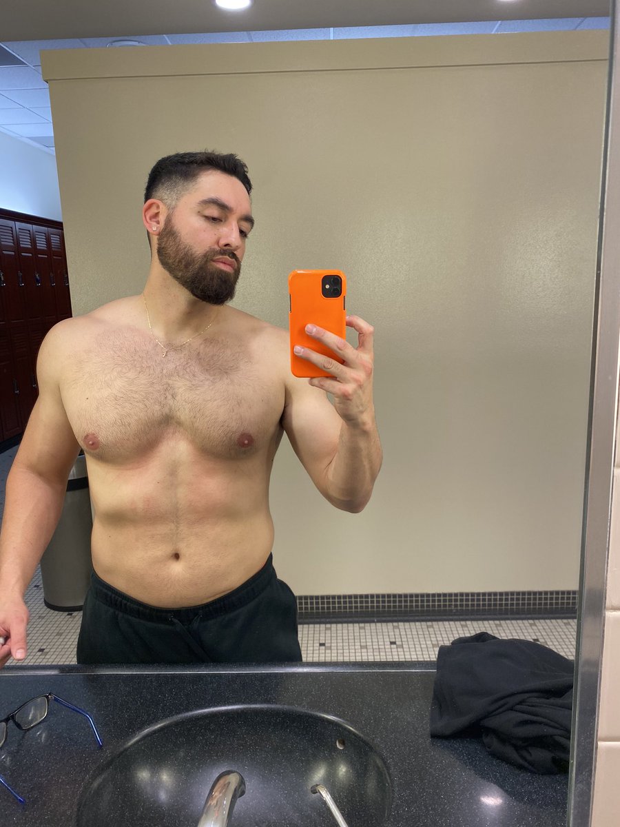 CheapChampagnee's tweet photo. Bulking season is over 😒 https://t.co/RFIUQJwSbu