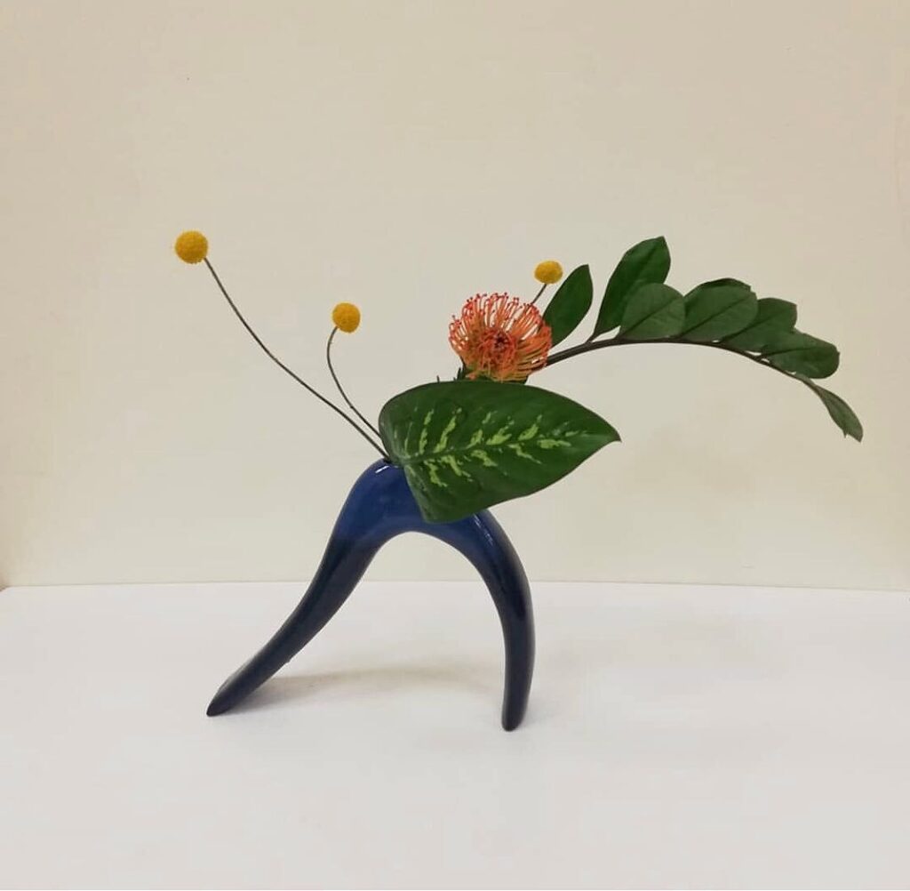 LA_Designs's tweet image. Happy Easter! My favorite floral arrangements are the art of Ikebana - Im sure will be another chapter of my life at some point. This beautiful arrangement is by lidia_poklyatska from Ukraine. Like a beautiful dance ❤️
#ikebana #architecturalflowers #flowersmakemehappy