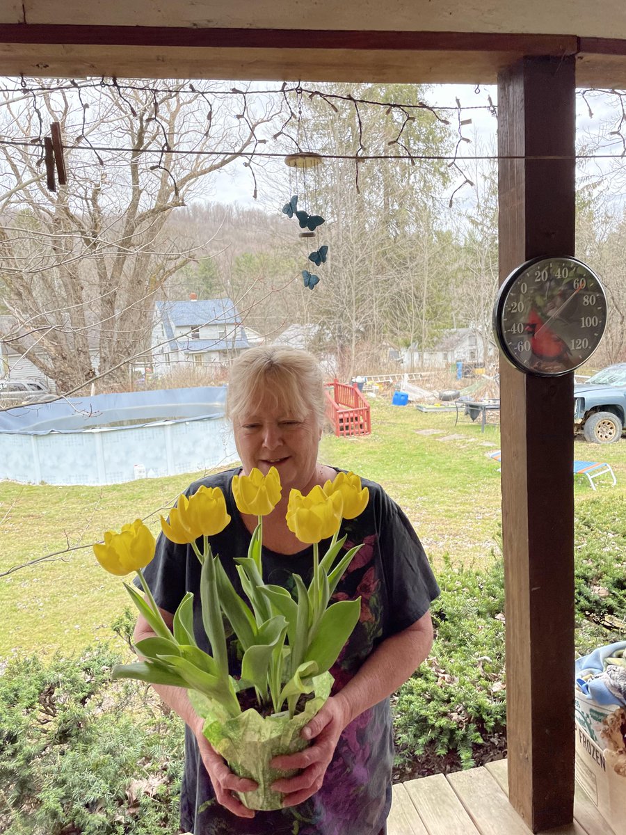 StarVibeCody's tweet photo. Safe to say Easter 2023 was a blast! Enjoy time with people who make life worth living!
#Easter #EasterSunday #EasterWeekend #mother #wife #Supergio #EasterDinner #HappyEaster #celebrate #familytime #Family #Happiness #Appreciation #Fun #Easter2023 #easterfun https://t.co/o3lyiGxn8B
