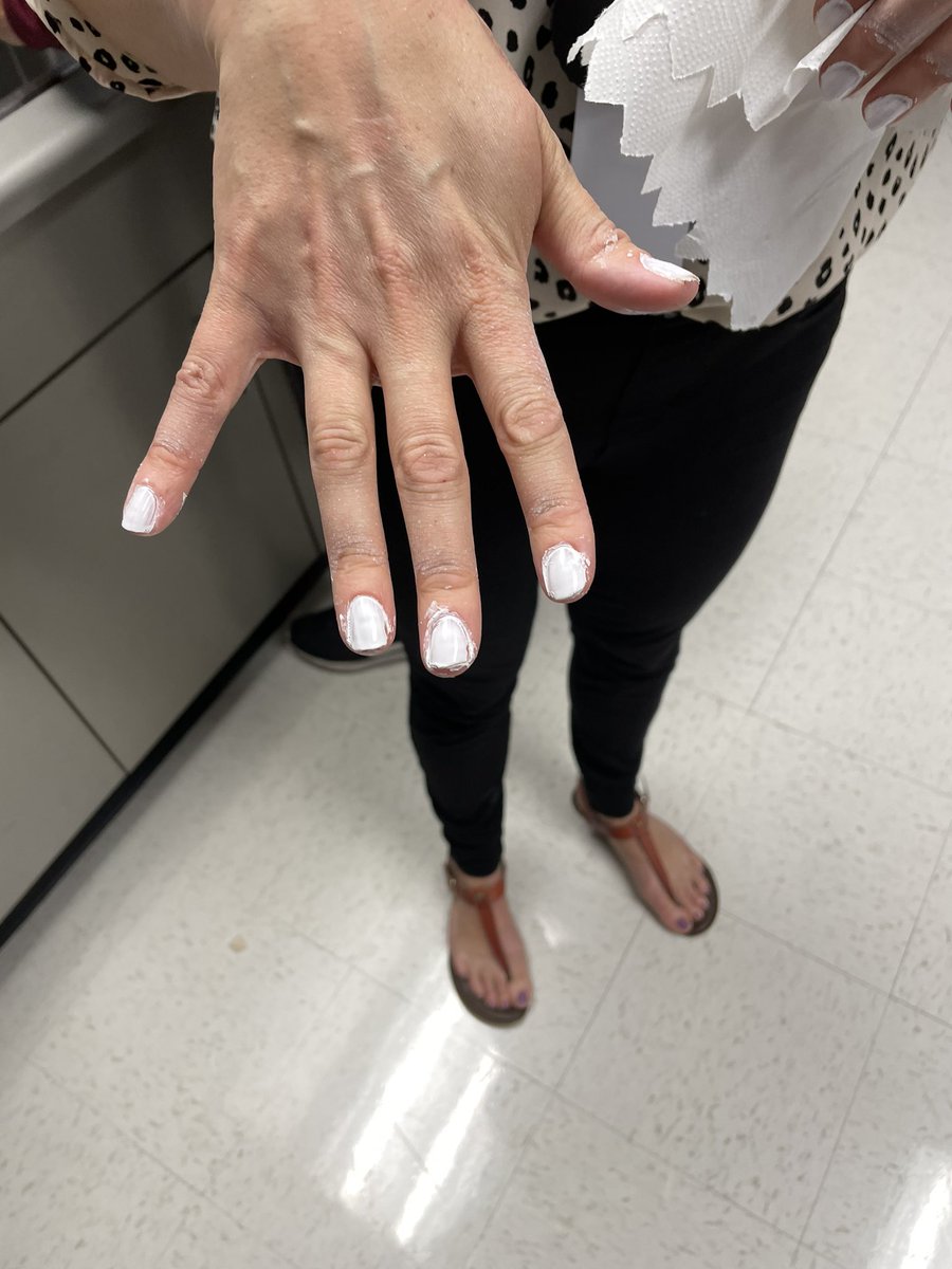 SwiftSprayNails's tweet photo. We are working hard to perfect our spray on nail polish! Check out our website for more info 💅🎉 https://t.co/xbfjUMJhqr