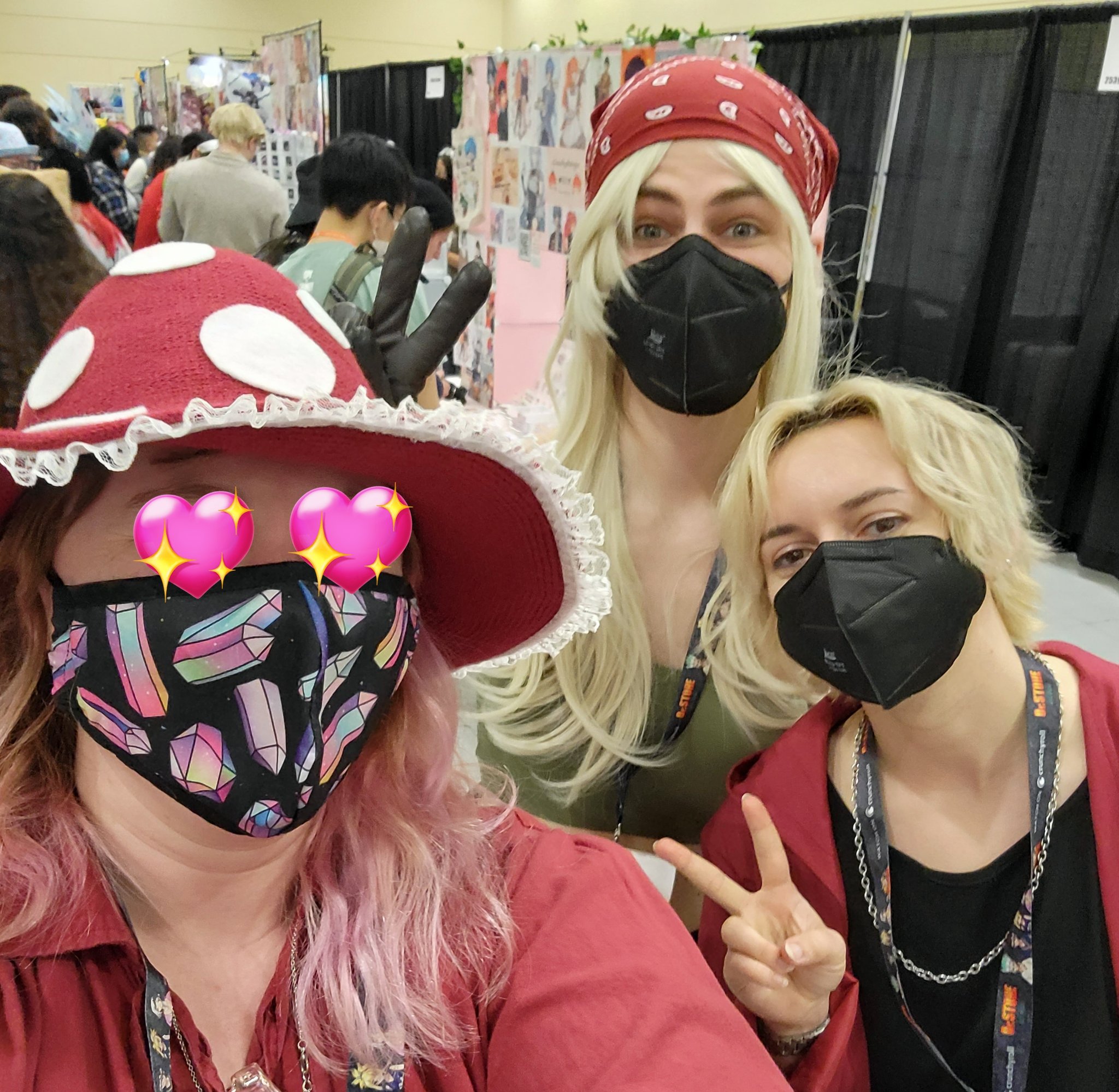 I was absolutely delighted to happen to run into @spencer_sunboy and @rileyhotsauce today at Sakura Con. Thank you so much for being willing to take a selfie with me and tolerating my fan behavior 😂 https://t.co/zOMszYJLmZ